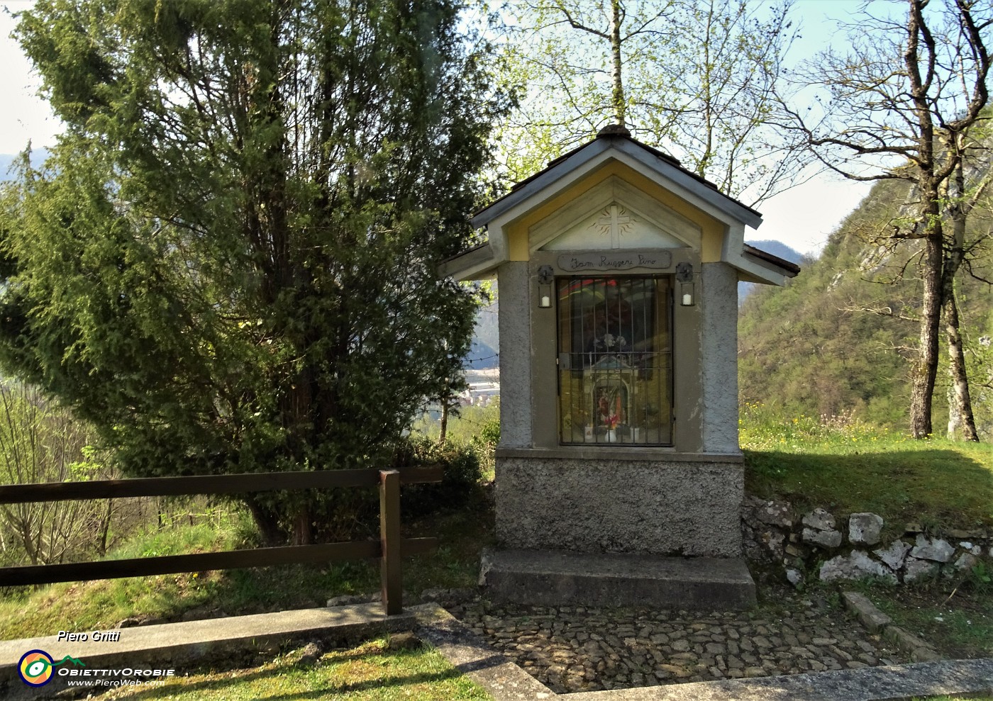 63 Santella sul sent. 505B.JPG